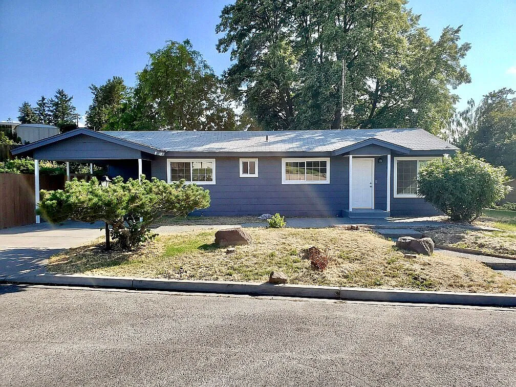 908 Groom Ln photo 1