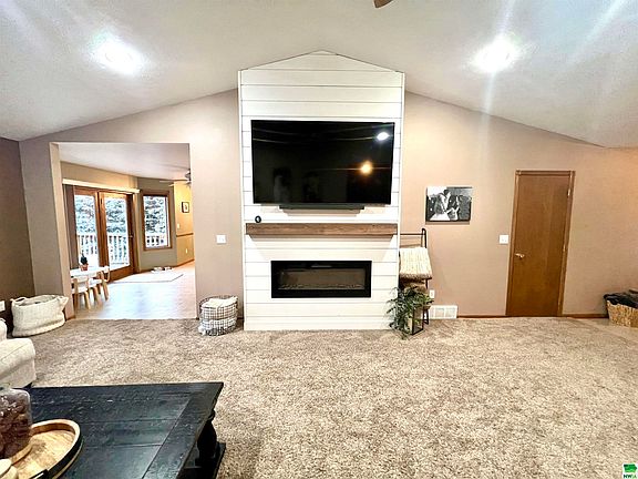 5th image of 465 14th St SE