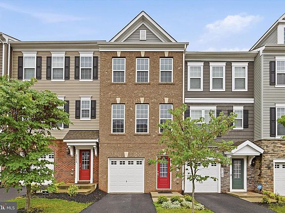 3rd image of 8761 Elsing Green Dr