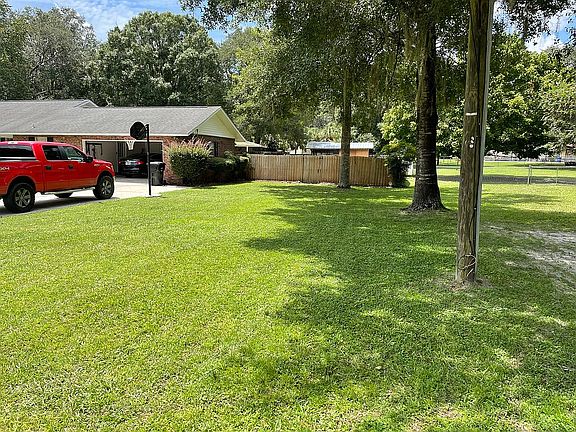 5th image of 811 Southwood Dr