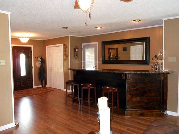 5th image of 202 Aspen Dr