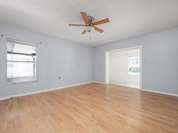 4th image of 4150 Webber St