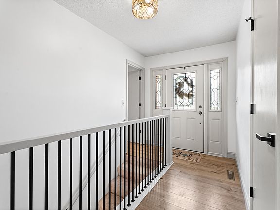 4th image of 1556 Crestview Dr