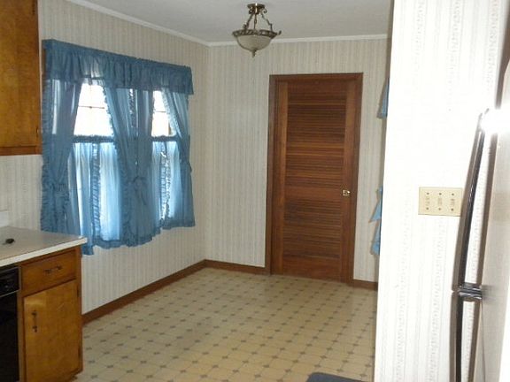 3rd image of 3841 Lucerne Dr