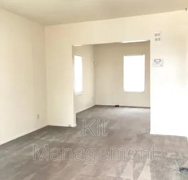 842 Toronto Ave — Photo 2