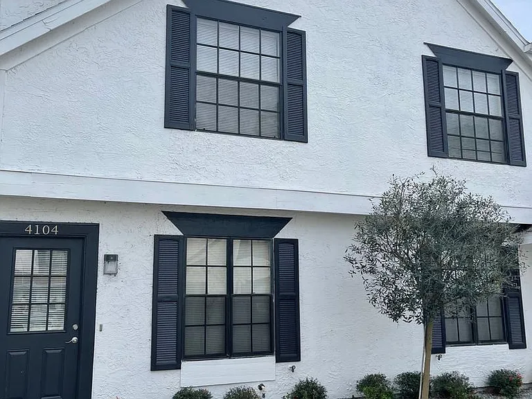 Saint Andrews Square Townhomes — Photo 1