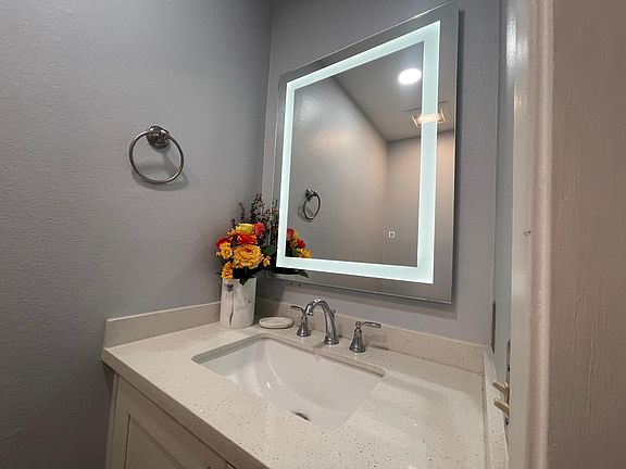 3rd image of 23356 La Mar APT C