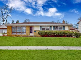 633 White Oak Dr, Roselle, IL 60172