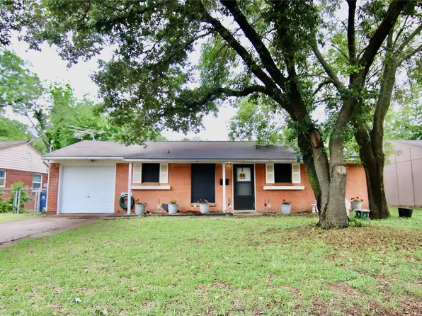 713 SW Sunnybrook Dr, Burleson, TX 76028