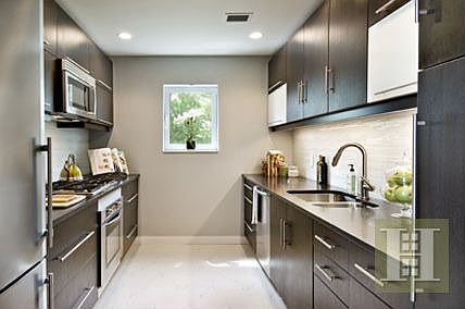 4th image of 3751 Riverdale Ave #Penthouse A