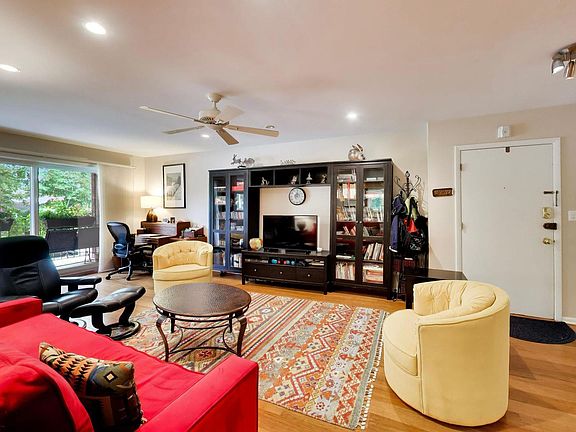 4th image of 2001 Sherman Ave APT 204