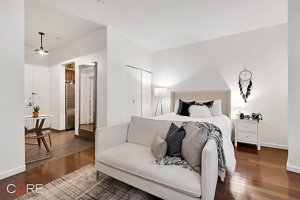 Rented by CORE | media 6