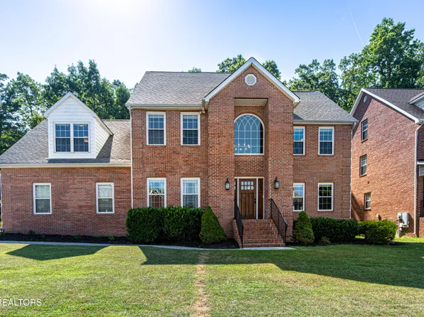 924 Crown Ridge Ln, Powell, TN 37849