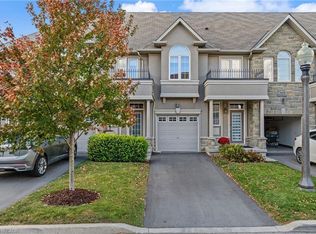370 Stonehenge Dr #8, Hamilton, ON L9K 0H9