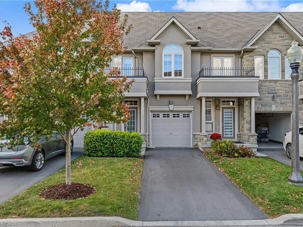 370 Stonehenge Dr #8, Hamilton, ON L9K 0H9