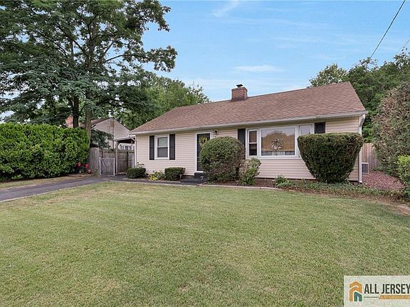 2nd image of 21 Louis Ave