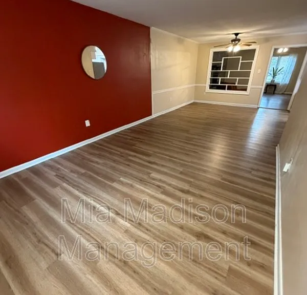9406 Dunwoody Dr — Photo 2