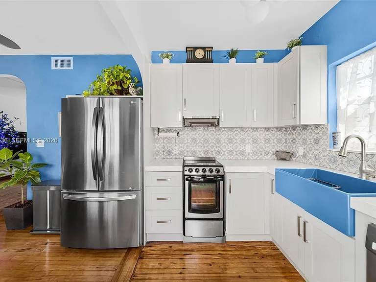 408 W 25th St #8 — Photo 4