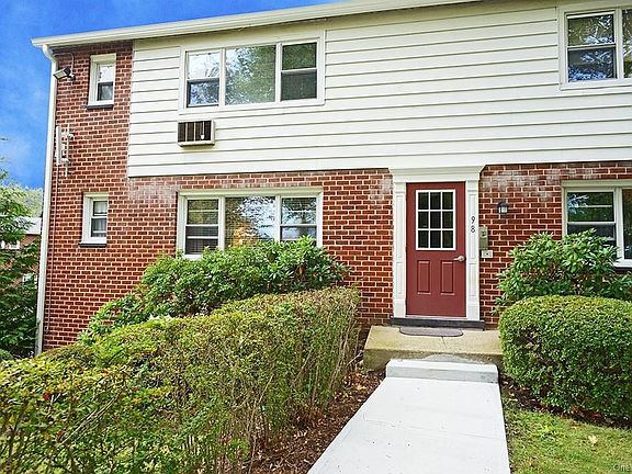 2nd image of 98 Charter Cir APT A