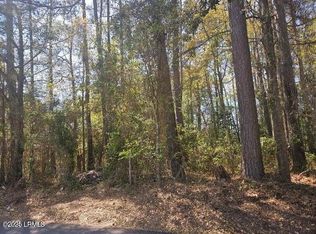 8 Warren Ln, Beaufort, SC 29906