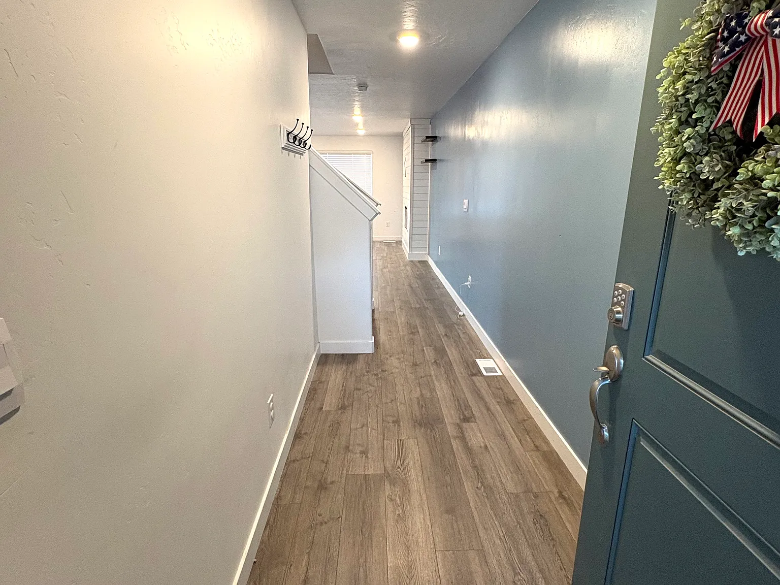 4 bed, 2.5 bath, 2200 sqft, $2,100 — Photo 3