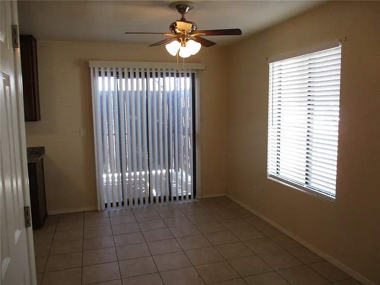 2801 Paloma Senda #D — Photo 5