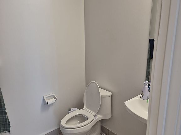 5th image of 135 Lower Sherbourne St #1574