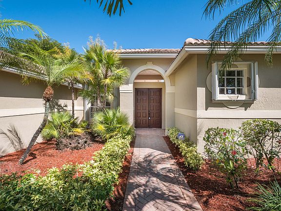 4th image of 2664 Edgewater Dr #2664