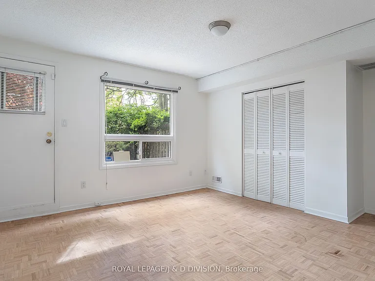 640 Adelaide St W — Photo 3
