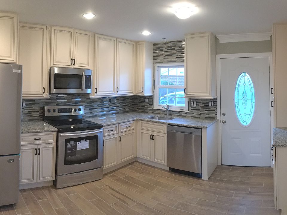 1st image of 811A Dumbarton Dr