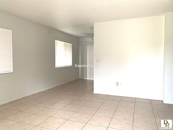 5th image of 922 Bryan Ct