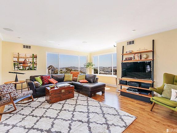 3rd image of 132 Roosevelt Way
