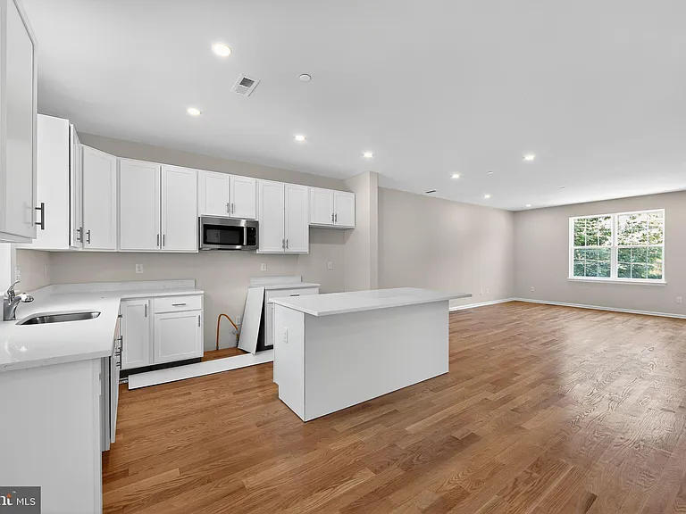 1 N Girard Ave #101 — Photo 3