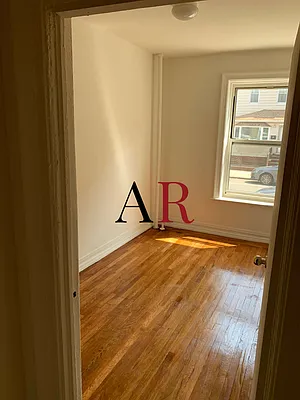 Rented by Lev Mavashev, LREB | media 17