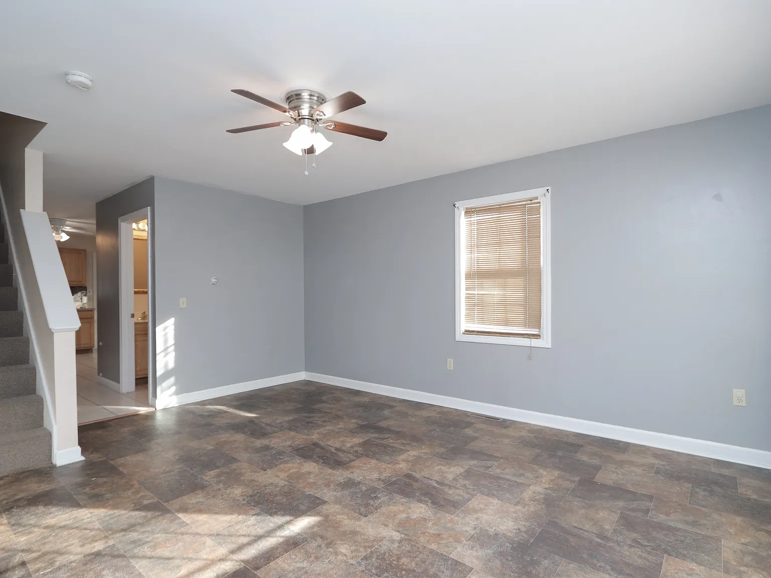 3 bed, 1.5 bath, 1350 sqft, $1,750 — Photo 2
