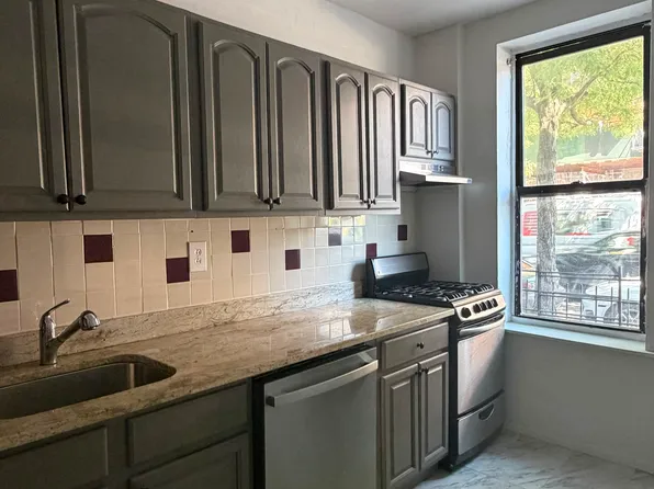 34-56 33rd St #1A, Astoria, NY 11106