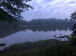 18 Huston Rd, Oakmont, PA 15139