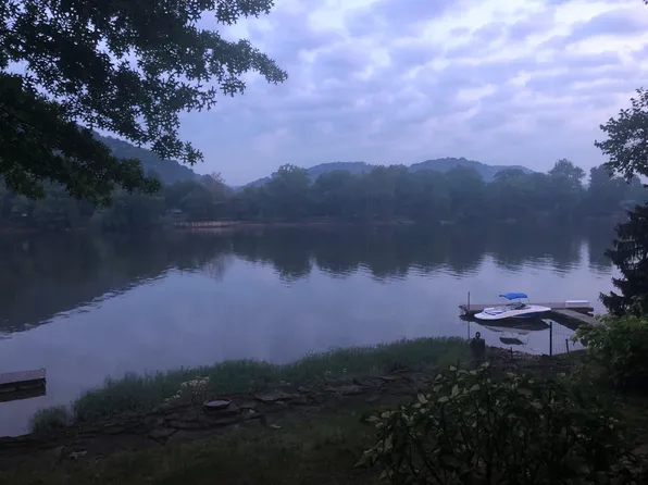 18 Huston Rd, Oakmont, PA 15139