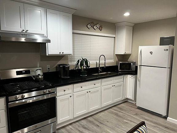 5th image of 1751 N Prelude Dr #B