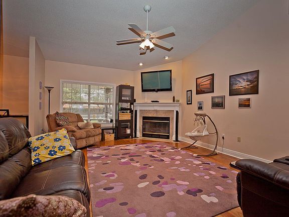 3rd image of 3624 Tiger Point Blvd
