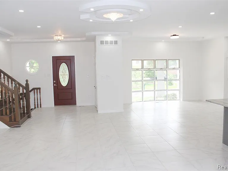 7246 Saint Auburn Dr — Photo 17