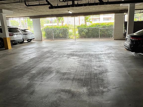 5th image of 5544 Yolanda Ave APT 203