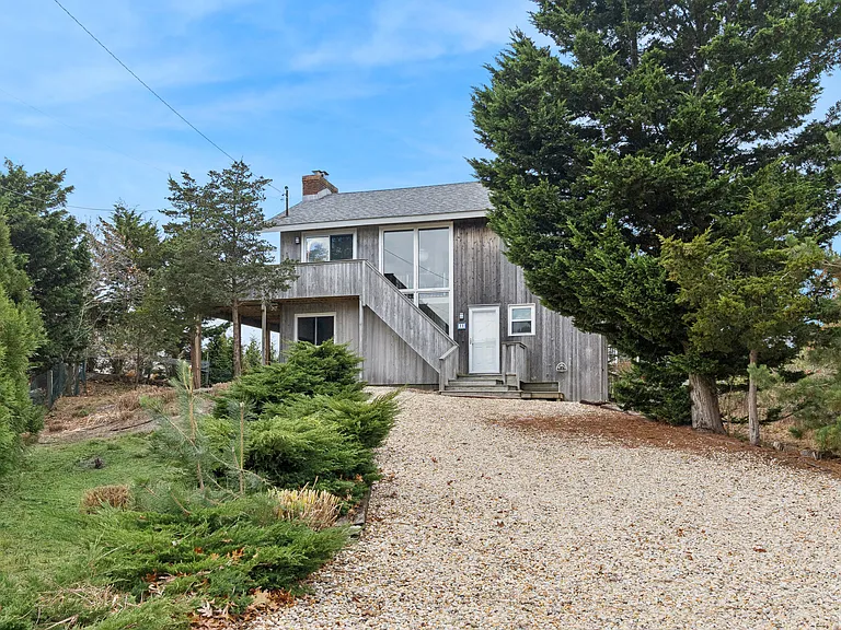 11 Pine Way — Photo 1