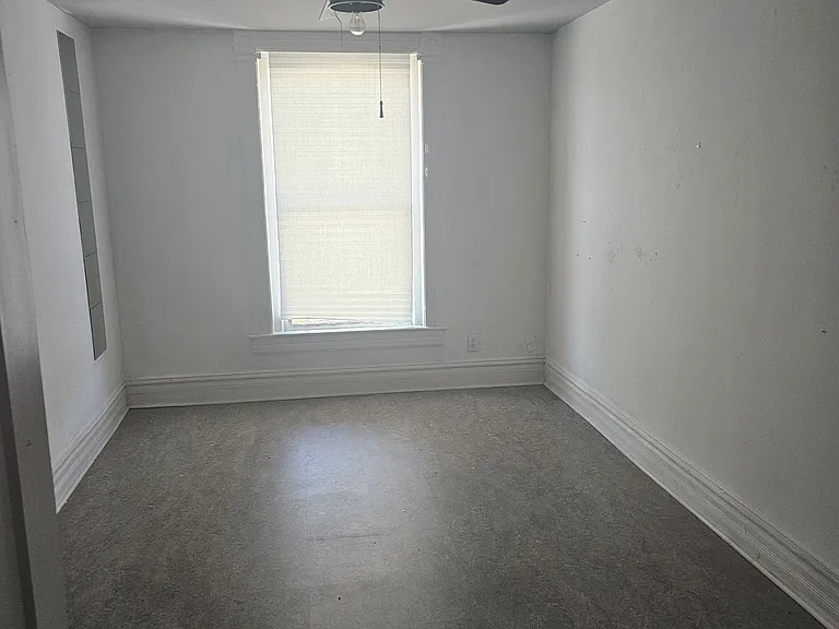 246 S Broadway #NA — Photo 10