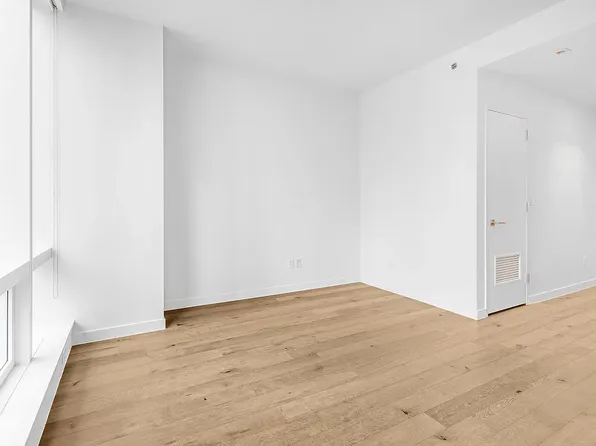 325 Lexington Avenue image 3 of 14