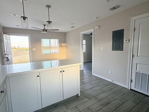 5th image of 625 N Loop 499 #3