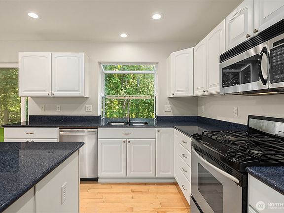 4th image of 7825 Cortland Ave SE