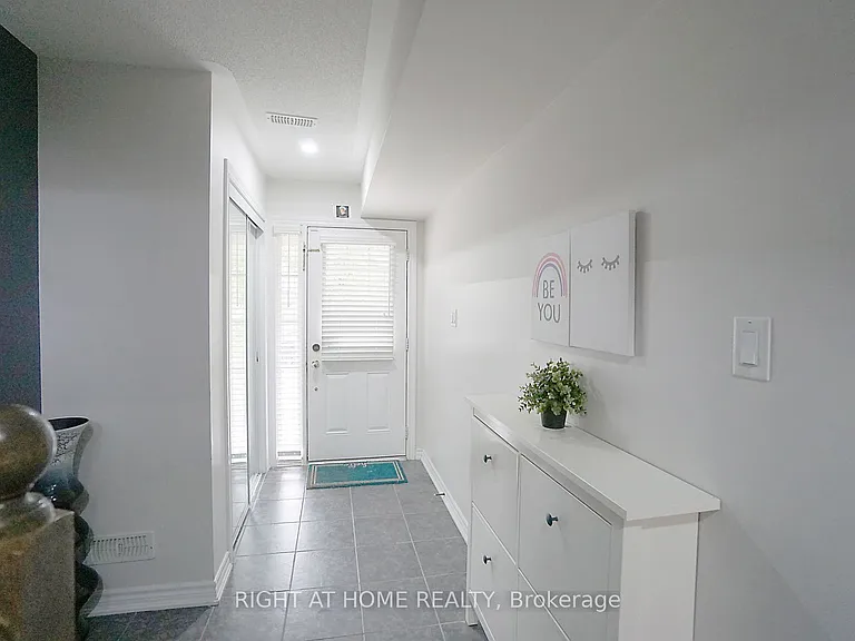 15 Magdalene Cres — Photo 3
