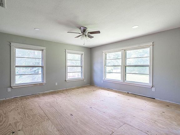 4th image of 404 Gay Ave