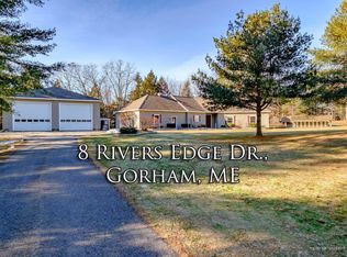 8 Rivers Edge Dr, Gorham, ME 04038